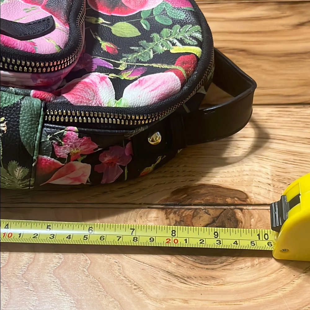 Betsey Johnson mini Floral dog back pack - Picture 8 of 10